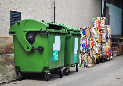 Versatile enclosed skip handling various waste types